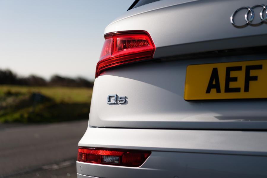 Детали экстерьера Audi Q5 TFSI Quattro S-Line 2017 года  (UK) (фото 14 из 40)